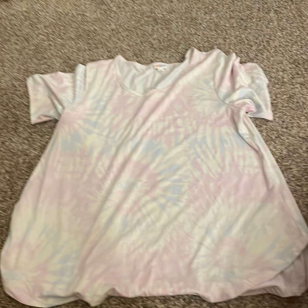 LulaRose short sleeve shirt